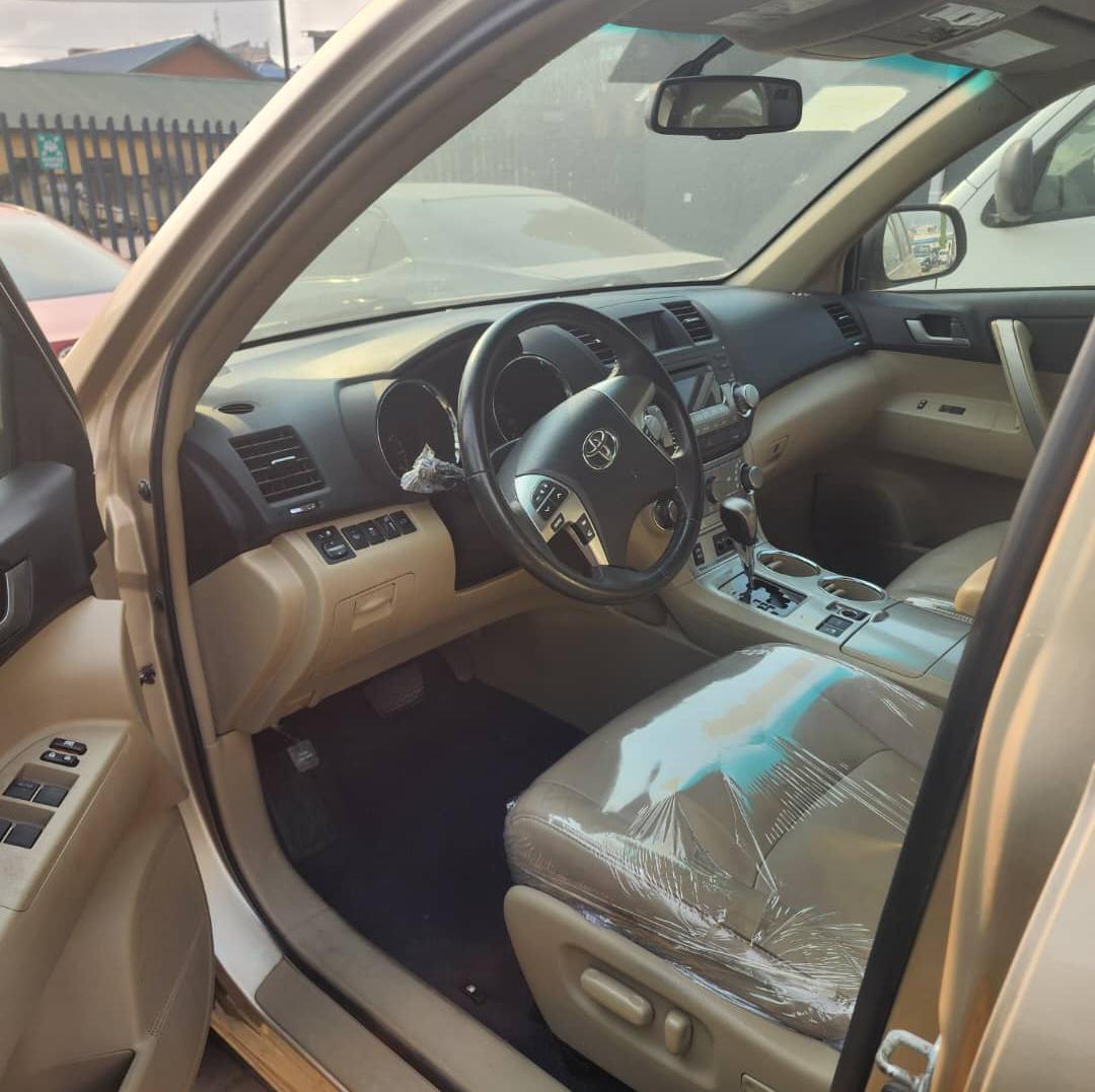 Toyota Highlander (2012) - Image 5