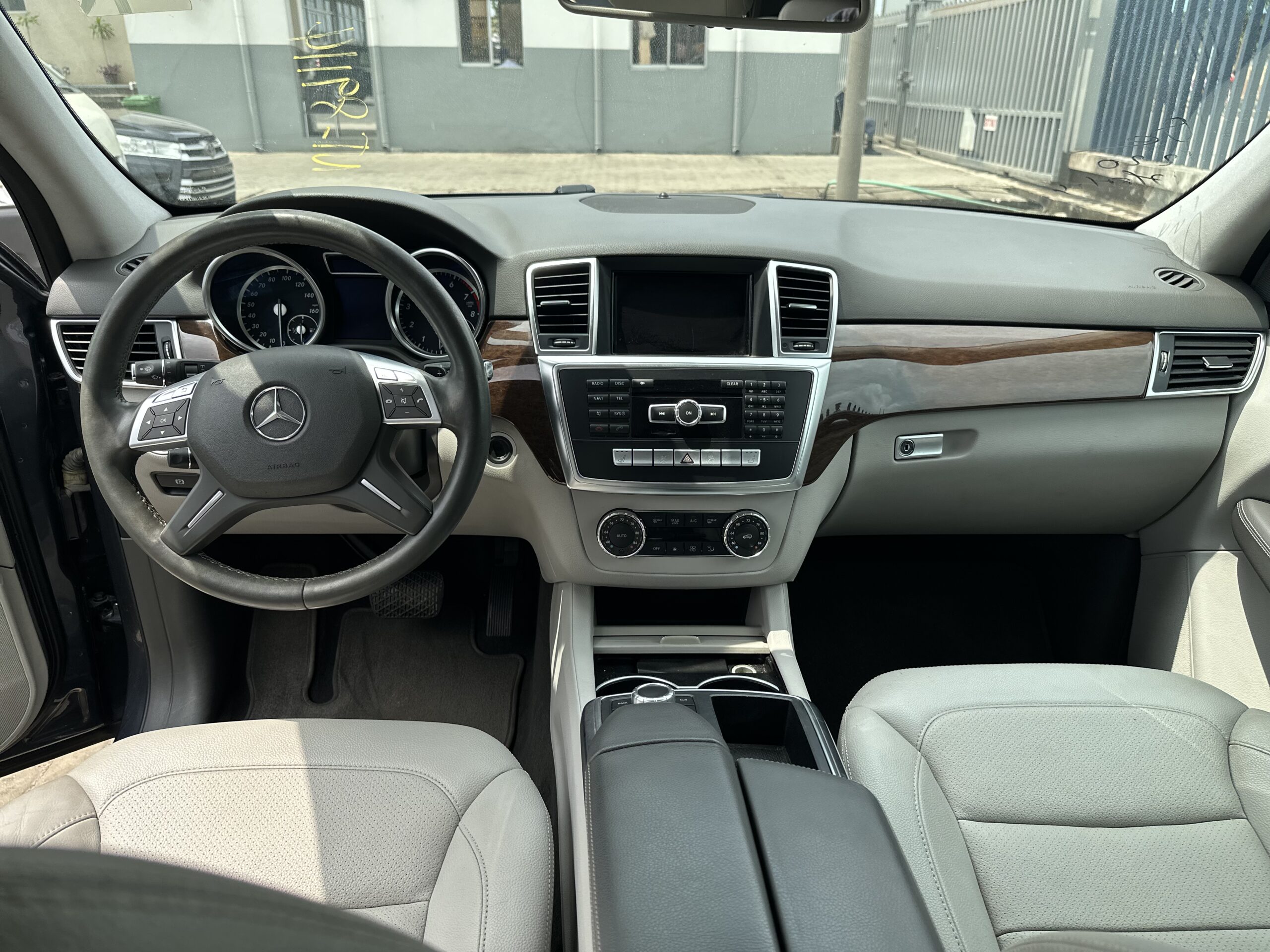 Benz ML350 4Matic (2013) - Image 4