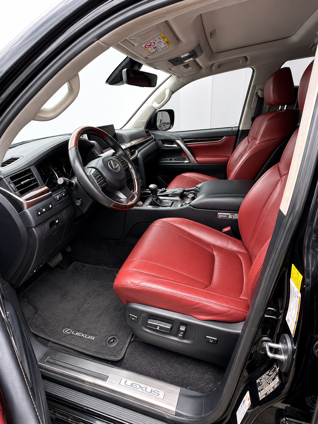 Lexus LX 570 (2017) - Image 11