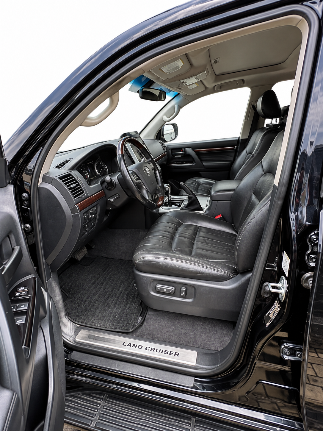 Toyota Land Cruiser V8 (2021) - Image 11