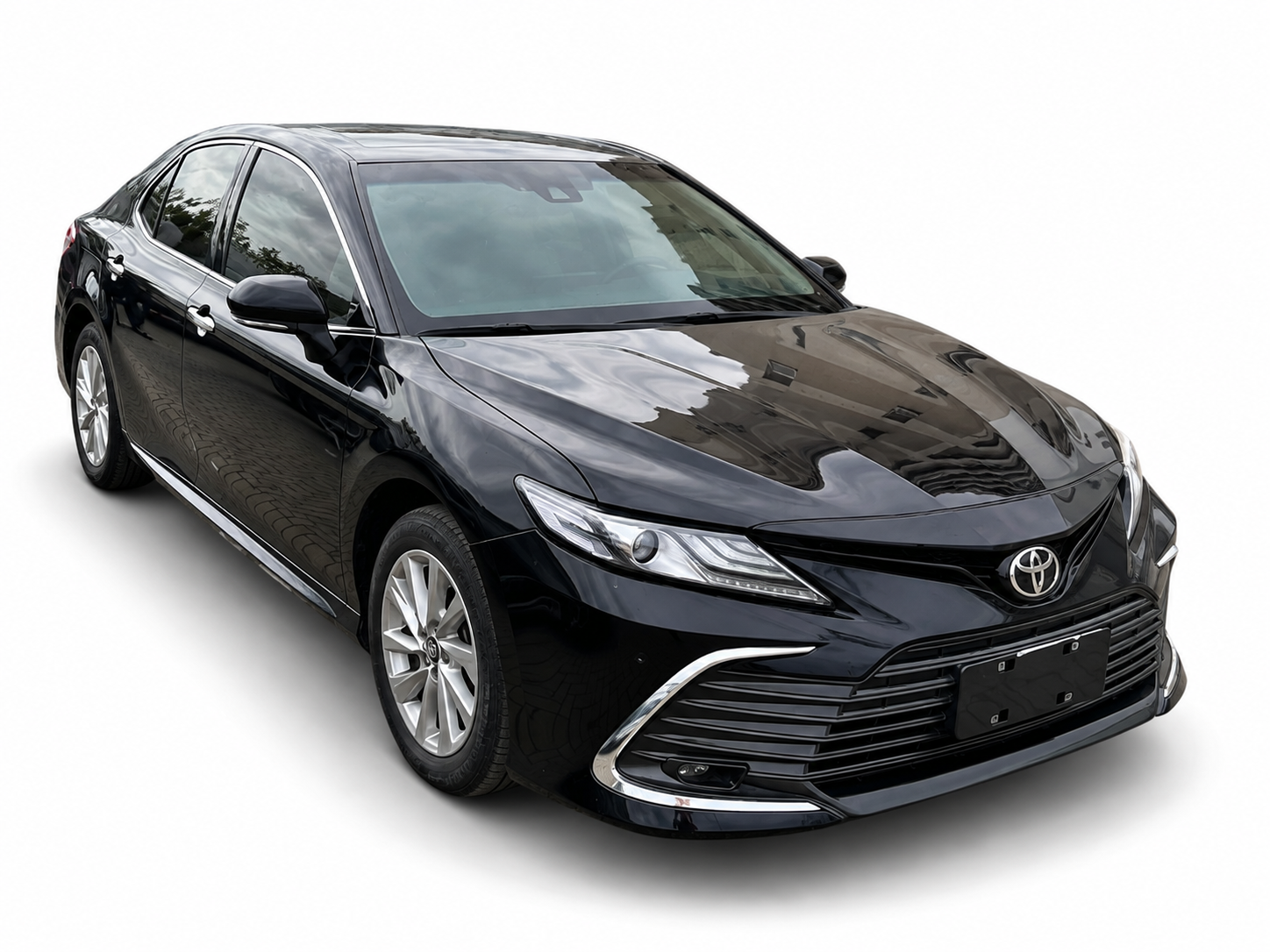 Toyota Camry (2023) - Image 15