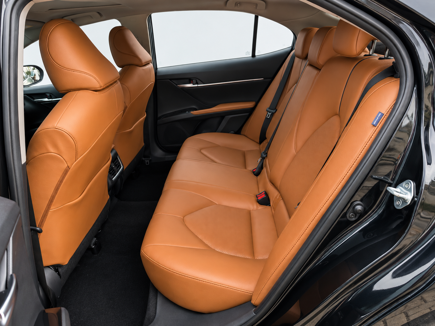 Toyota Camry (2023) - Image 12