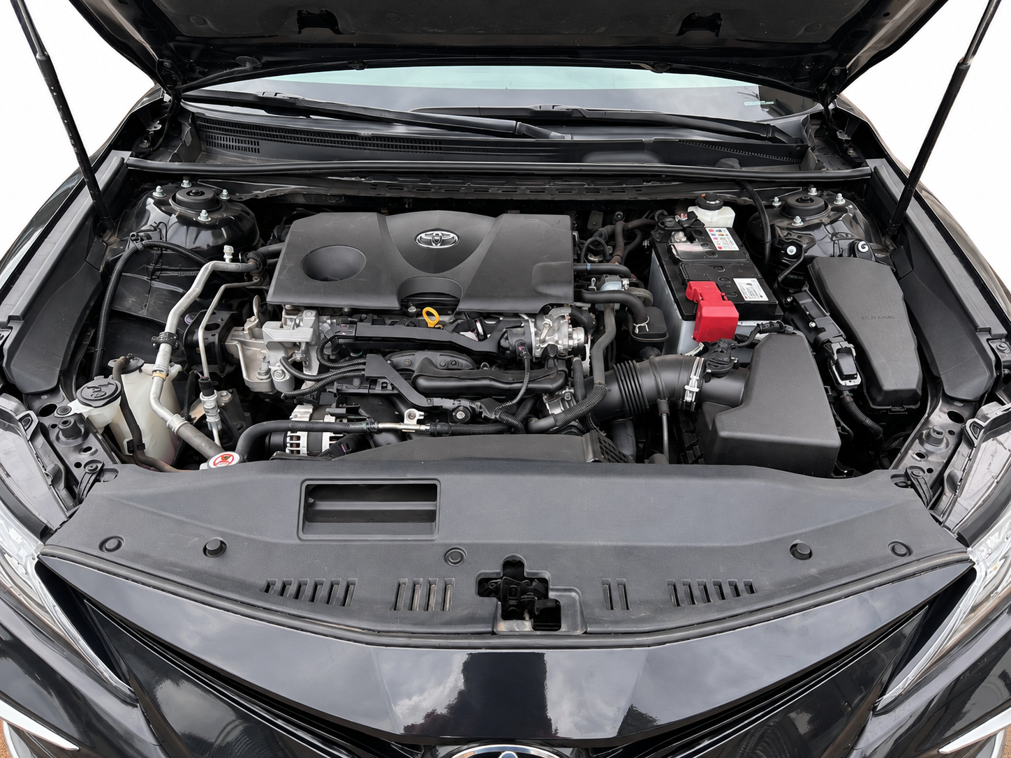 Toyota Camry (2023) - Image 7